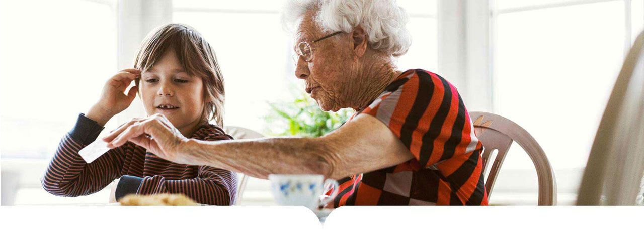 Patient souffrant d'ostéoporose - Alice discutant avec son petit-fils